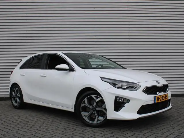Kia Ceed 1.4 T-GDi DynamicPlusLine | Trekhaak | Stuur-/stoelverwarming | Camera | 17" LM | Navi | Cl...