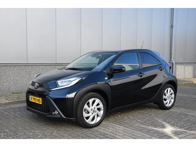 Toyota Aygo X 1.0 VVT-i MT first | Stoelverwarming | Dealer onderhouden | Cruise control |