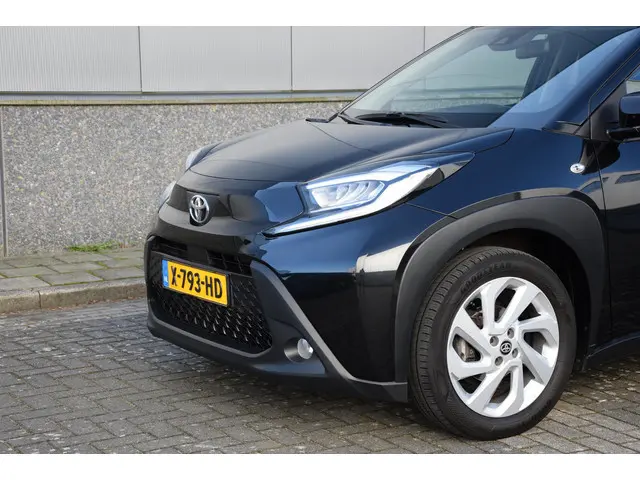 Toyota Aygo X 1.0 VVT-i MT first | Stoelverwarming | Dealer onderhouden | Cruise control |