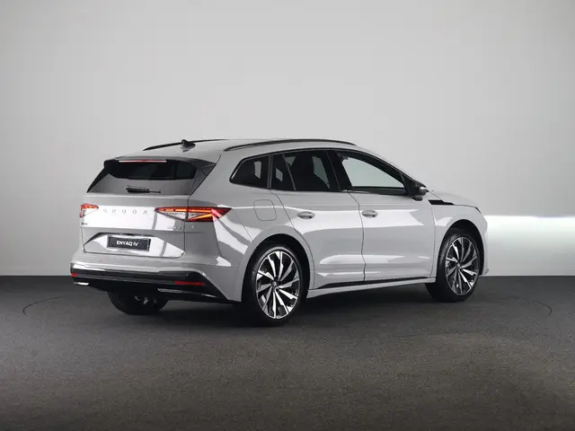 Škoda Enyaq 85 Sportline 286 pk 21 inch | Head up | Lightband | Blind spot | Adaptive Cruise | Panor...