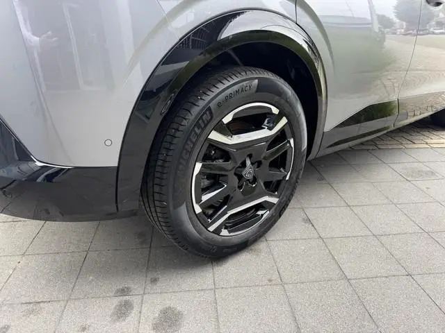 Peugeot e-3008