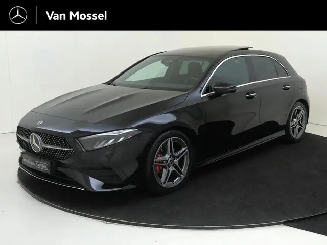 Mercedes-Benz A-klasse 180 AMG Line / Achteruitrijcamera / Panoramadak