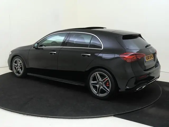 Mercedes-Benz A-klasse 180 AMG Line / Achteruitrijcamera / Panoramadak