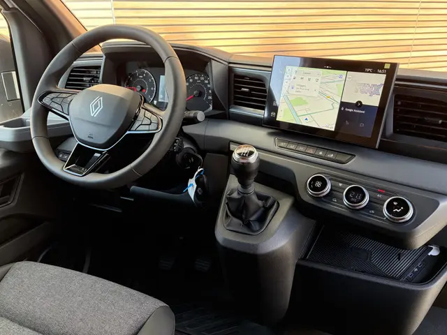 Renault Master T35 2.0 dCi 170 L2H2 Extra Trekhaak / Betimmering / Navi / Camera