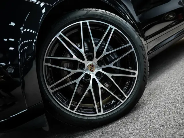 Porsche Cayenne Coupé 3.0 E-Hybrid Black Edition