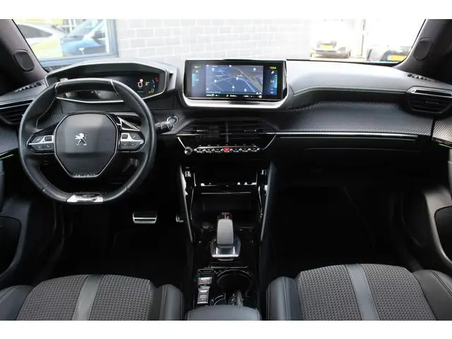 Peugeot e-2008 EV GT Pack 50 kWh / SOH 92.8 / Carplay / Camera