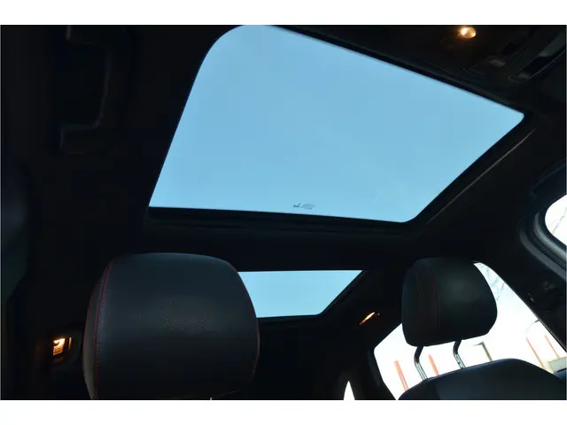 Mercedes-Benz B-klasse 180 AMG Night Edition Plus Pano, Leder, 18" Alu