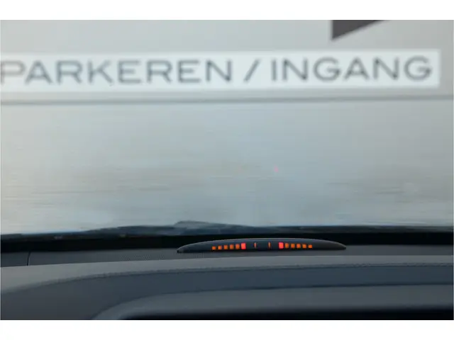 Mercedes-Benz B-klasse 180 AMG Night Edition Plus Pano, Leder, 18" Alu