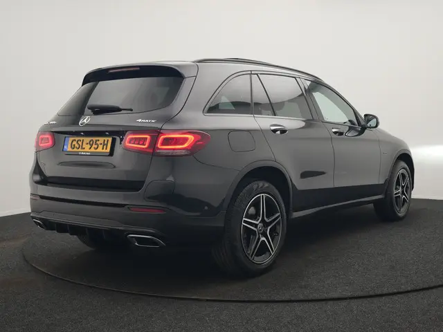 Mercedes-Benz GLC-klasse 300e 4MATIC AMG PHEV 320pk Dealer O.H | Panodak | Adaptive Cruise | Sportst...