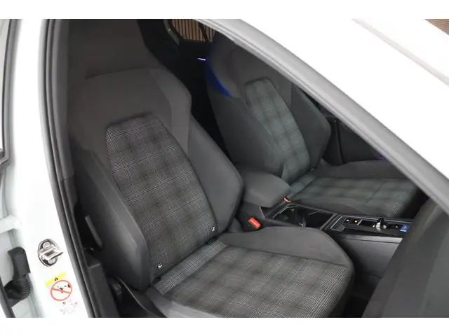 Volkswagen Golf 1.4 245pk eHybrid GTE Sterrenhemel Stoelverwarming Virtual Cockpit Navigatie