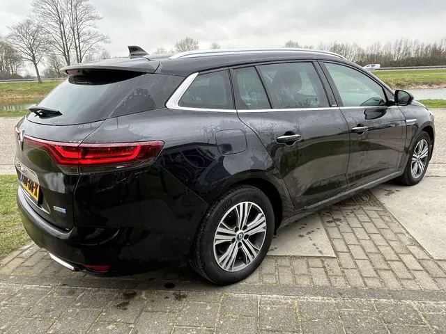 Renault Mégane Estate 1.6 E-Tech Plug-In Hybrid 160PK Intens / Dealer onderhouden / Trekhaak.afneemb...
