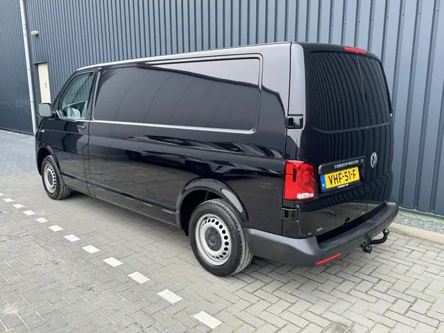 Volkswagen Transporter 2.0 TDI L2H1 28 Economy Business | Trekhaak | Apple Carplay/ Android Auto | Cruise control | Parkeersensoren |