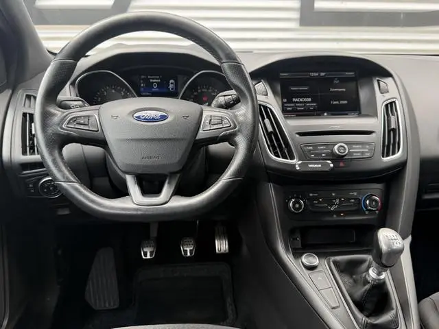 Ford Focus 1.0 ST-Line 2e Eigenaar|Navi|Airco|Trekhaak|Elek ramen|Nieuwe APK bij aflevering