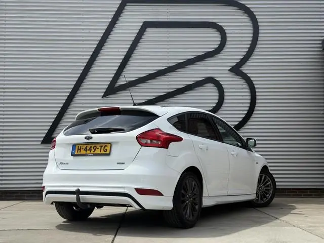 Ford Focus 1.0 ST-Line 2e Eigenaar|Navi|Airco|Trekhaak|Elek ramen|Nieuwe APK bij aflevering