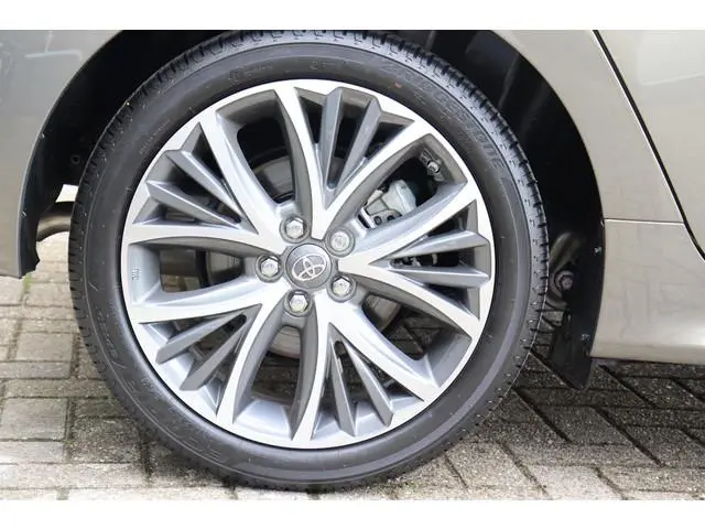 Toyota Yaris 1.5 Hybrid 130 Executive, head-up display,Pano