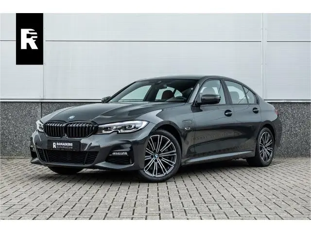 BMW 3-serie 320e M-Sport Dravitgrau / Schaal stoel / HiFi / Camera /