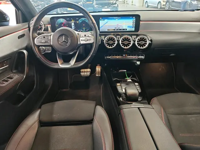 Mercedes-Benz A-klasse 180 Business Solution AMG 1e Eigenaar | Volledig Onderh | BTW | NAP | Widescr...