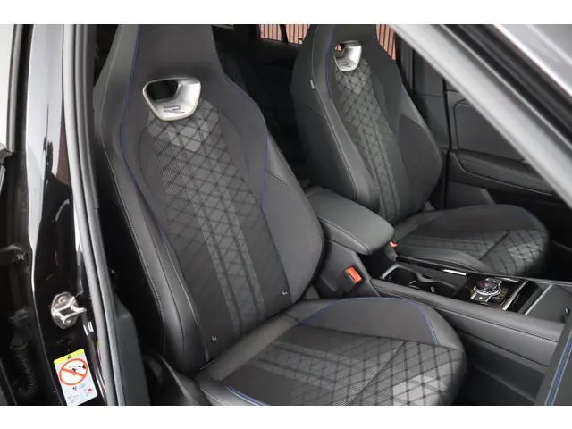 Volkswagen Tiguan 1.5 eHybrid 272pk R-Line Edition Black Style Panoramadak Trekhaak 360Camera HUD St...