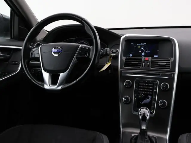 Volvo XC60 2.0 D4 180 PK AUT. EURO 6 - ORIG. NL + NAVIGATIE | ELEKTR. ACHTERKLEP | PRIVACY GLASS