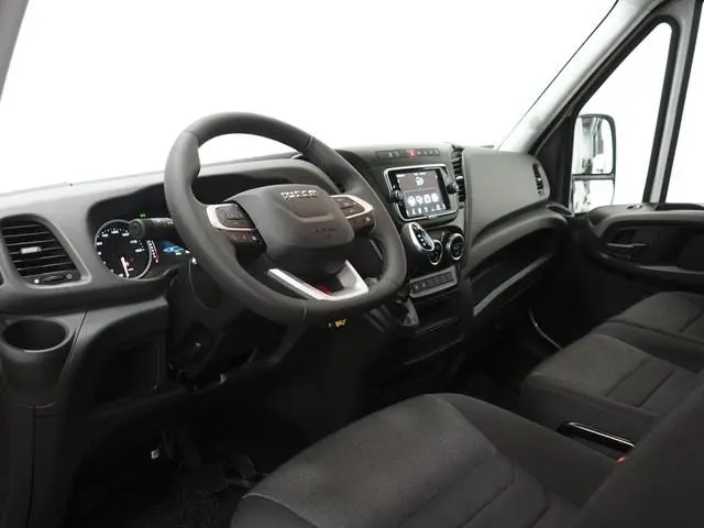 Iveco Daily 40C18 3.0 180pk Automaat Bakwagen Laadklep Airco Cruise Control Navigatie Camera