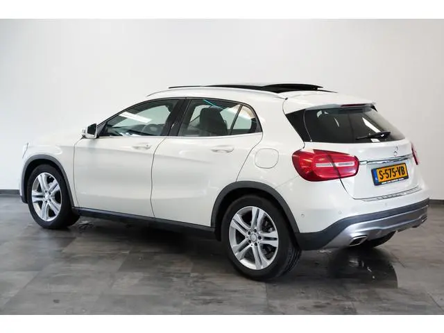 Mercedes-Benz GLA-klasse 200 Ambition Panoramadak Navigatie Bi-Xenon