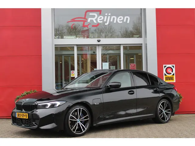 BMW 3-serie 330e 292PK xDRIVE | PANORAMISCH SCHUIF/KANTEL DAK | M-SPORT PRO-PAKKET | M-SPORT REMMEN...