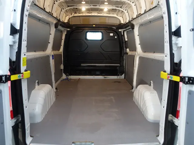 Ford Transit Custom 310 2.0 TDCI Euro 6  L2H2 Trend- Park Assist, Stoelverwarming, Trekhaak, Clima,...