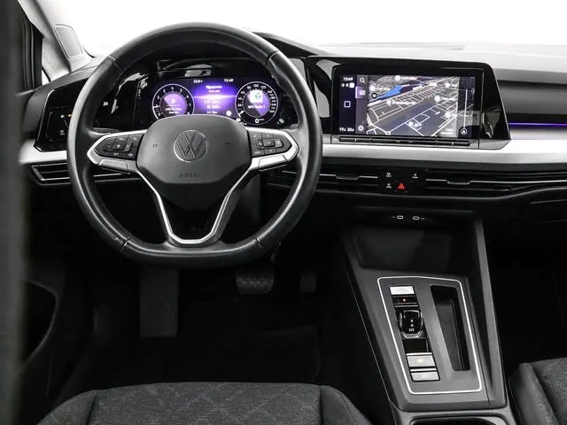 Volkswagen Golf 1.0 eTSI 110pk DSG Life Business · Camera · Keyless · Dodehoeksensor · Apple/Android...