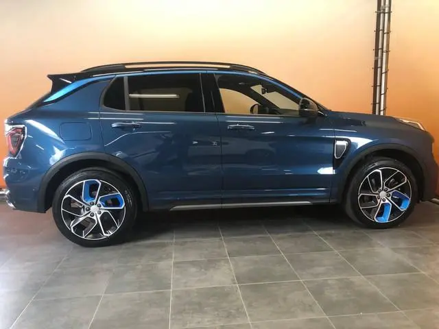 Lynk & Co 01