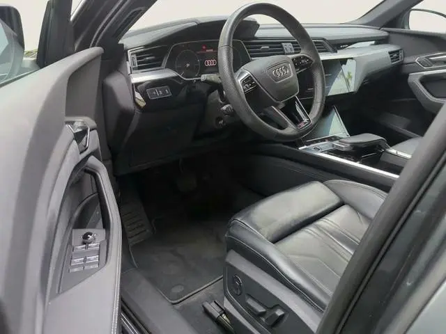 Audi e-tron Sportback 55 quattro S edition 95 kWh 408 pk | Navigatie | Panoramadak | Parkeersensoren...