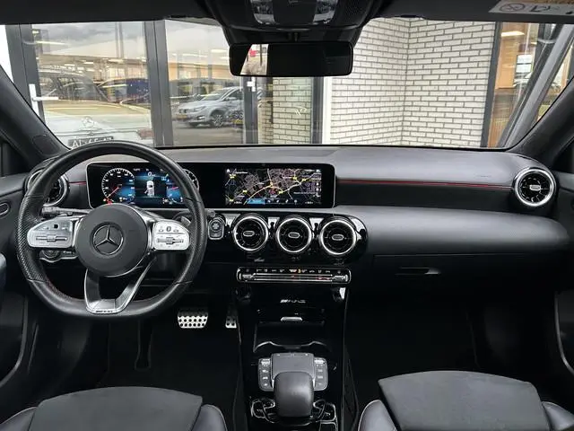 Mercedes-Benz A-klasse 180 Business Solution AMG | Trekhaak | Cruise Control | Stoelverwarming