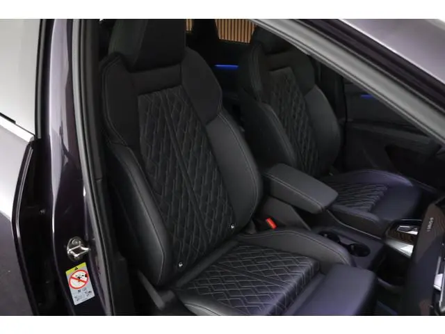Audi Q4 e-tron 40 204pk S edition 77 kWh SOH 94% RS Zetels Memory Trekhaak Camera Panoramadak HUD Ca...