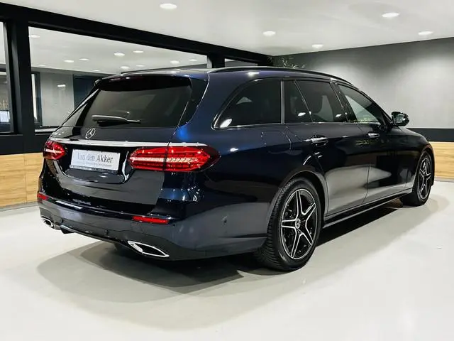 Mercedes-Benz E-klasse 200 AMG Estate // Trekhaak // Leder // 360 Camera // Nightpakket // Sfeerverl...