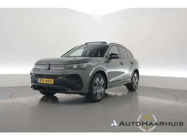 Volkswagen Tiguan 1.5 eHybrid R-Line Edition | Rijklaar! | Pano | Adapt. Cruise | CarPlay | HUD | IQ...