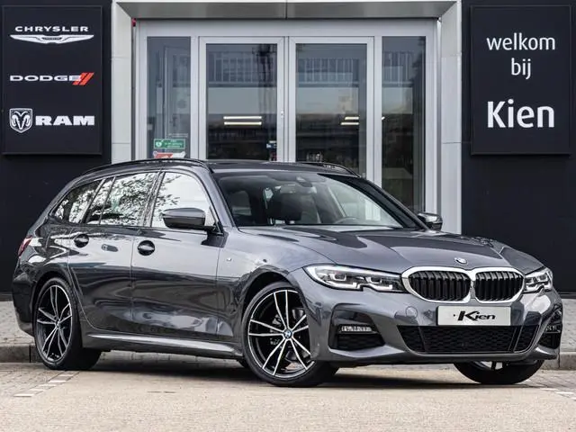 BMW 3-serie Touring 320i High Exe M-Sport | Pano | Luxe Lederen Bekleding | Stoelverwarming | ACC |...