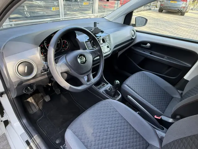 Volkswagen Up! 1.0 BMT 75PK! *!* AIRCO/ NAVI/ LMV/ STOELVERWARMING *!*