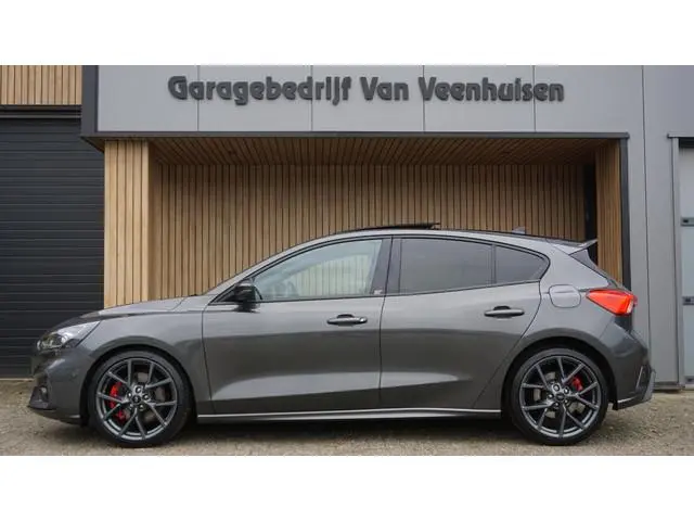 Ford Focus 2.3 279pk EcoBoost ST-3 Pano.Dak HUD *Performance Pack* 19inch LM Recaro *ACC* Stoel & St...