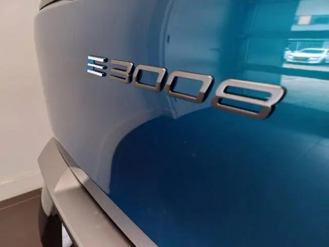 Peugeot e-3008