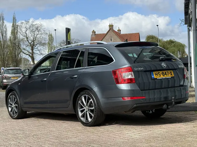 ŠKODA Octavia Combi 1.4 TSI Greentech Edition Businessline | TREKHAAK | NAVI | PDC | CRUISE | NETTE...