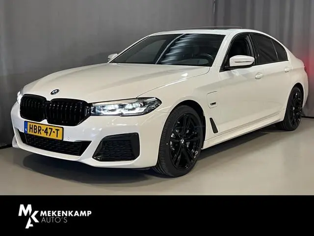 BMW 5-serie 530e Business Edition Plus M Sport 19"/Schuif-kanteldak/Trekhaak/Camera/Stoelverwarming...