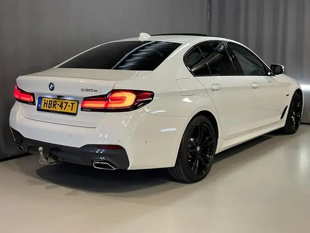 BMW 5-serie 530e Business Edition Plus M Sport 19"/Schuif-kanteldak/Trekhaak/Camera/Stoelverwarming...