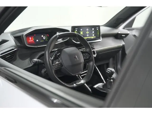 Peugeot 2008 PureTech 130 GT-Line | Camera | Adaptieve Cruise Control | Navigatie | Climate Control