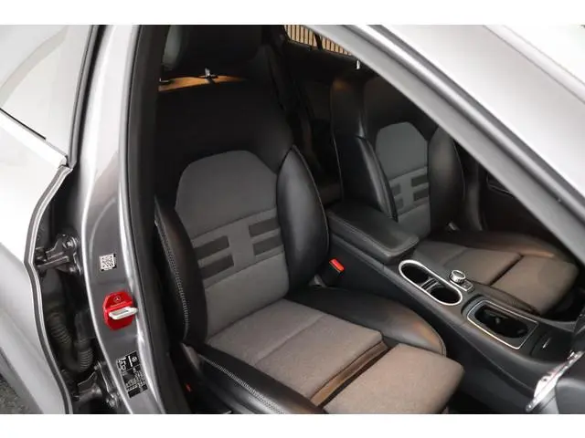 Mercedes-Benz GLA-klasse 200 156pk Prestige Automaat LED Climate Control Stoelverwarming Navigatie