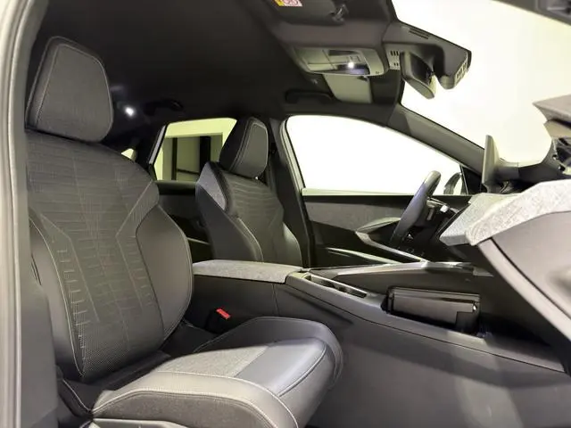 Peugeot e-3008