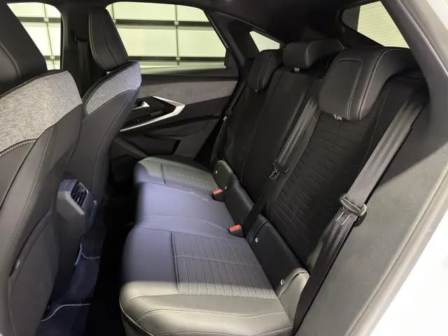 Peugeot e-3008