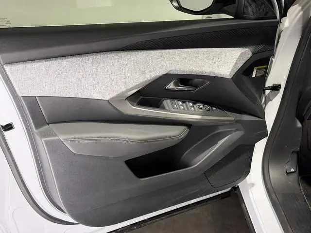 Peugeot e-3008