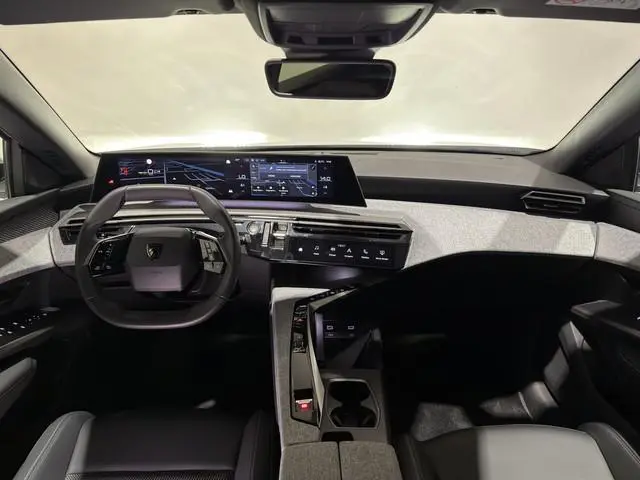 Peugeot e-3008