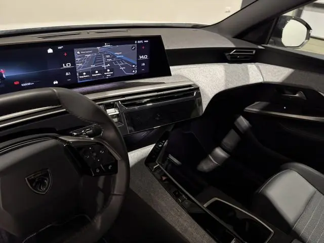Peugeot e-3008