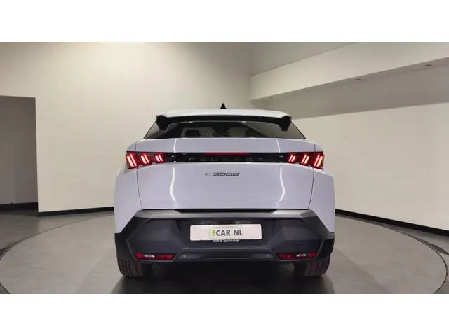 Peugeot e-3008