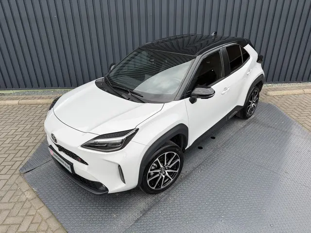 Toyota Yaris Cross 1.5 Hybrid GR Sport | 360 camera | 8.000 km | Head-up | BSM | Rijklaar!!